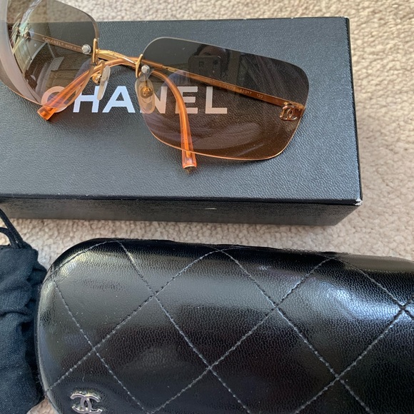 SOLD Vintage Chanel Y2K Rimless Sunglasses - Picture 4 of 13